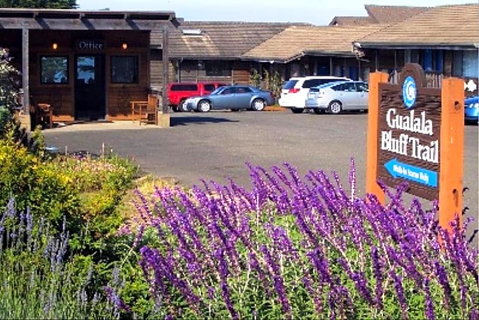 Gualala Surf Inn on the ocean bluff
