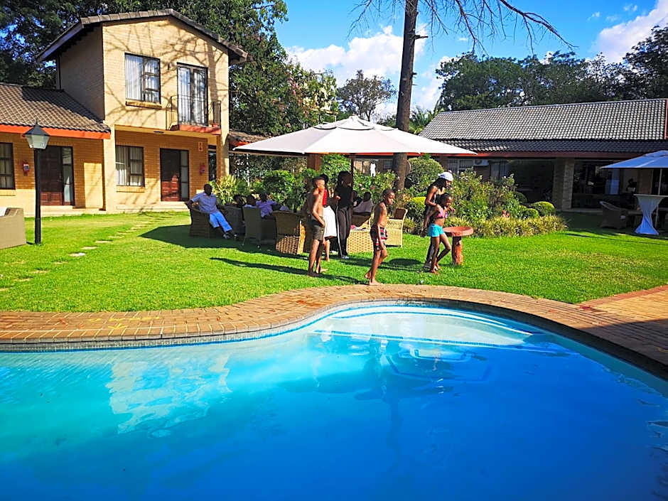 Hoyohoyo Chartwell Lodge