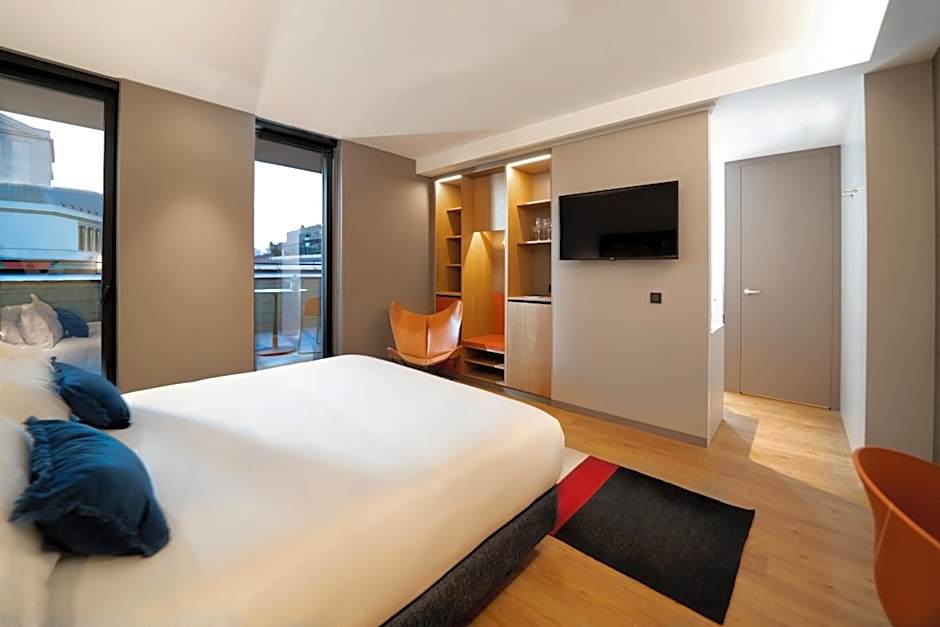 Deluxe King Room with Terrace — 8 fotoğraftan 1. fotoğraf