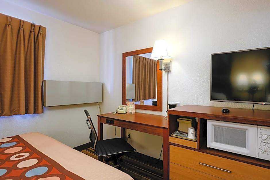 Super 8 by Wyndham Las Cruces/White Sands Area