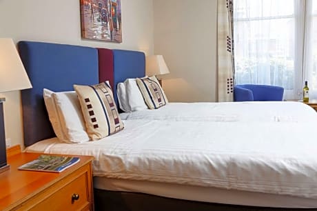 2 Single Beds, Non-Smoking, Disabled Adapted Room