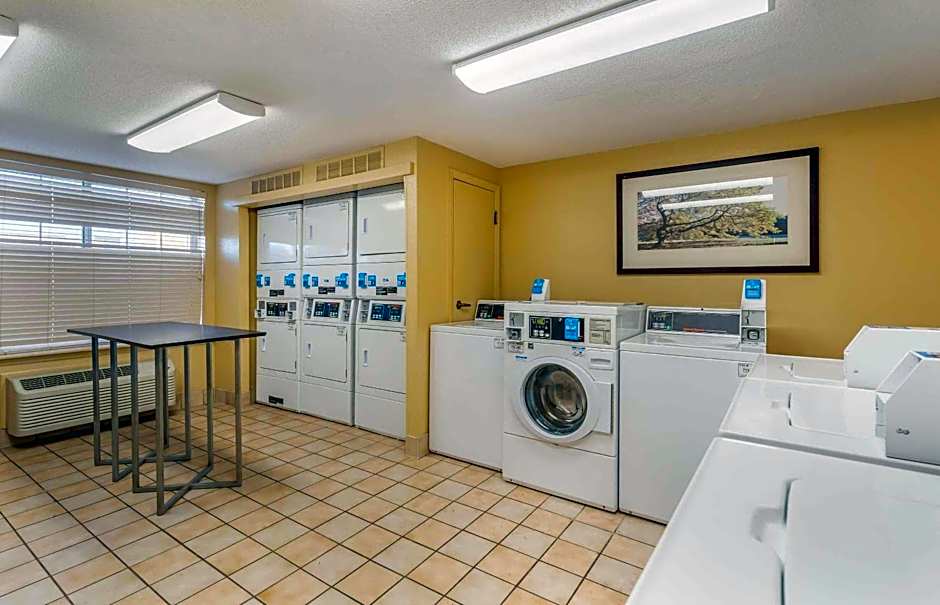 Extended Stay America Select Suites - Chicago - Lombard - Oakbrook