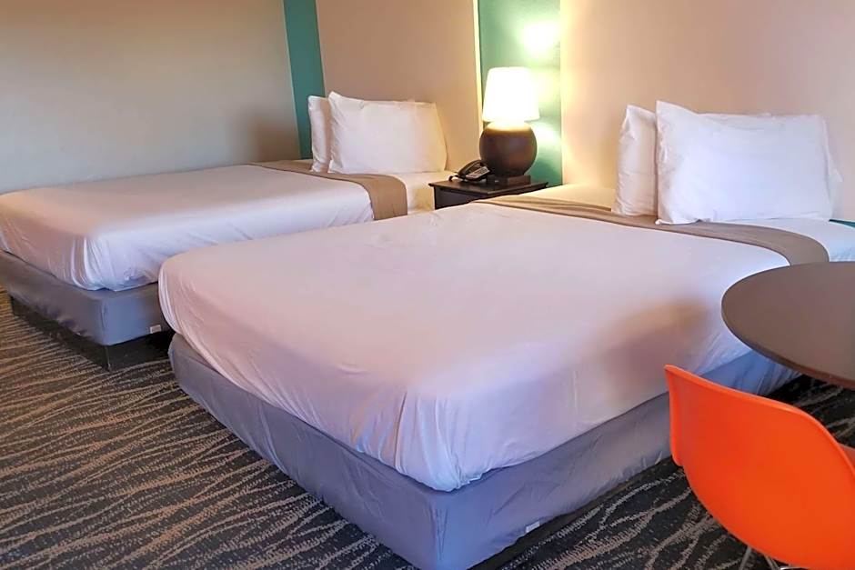 Howard Johnson by Wyndham Houston Hobby Airport