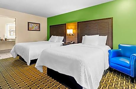 2 Double Beds Smoking Accessible