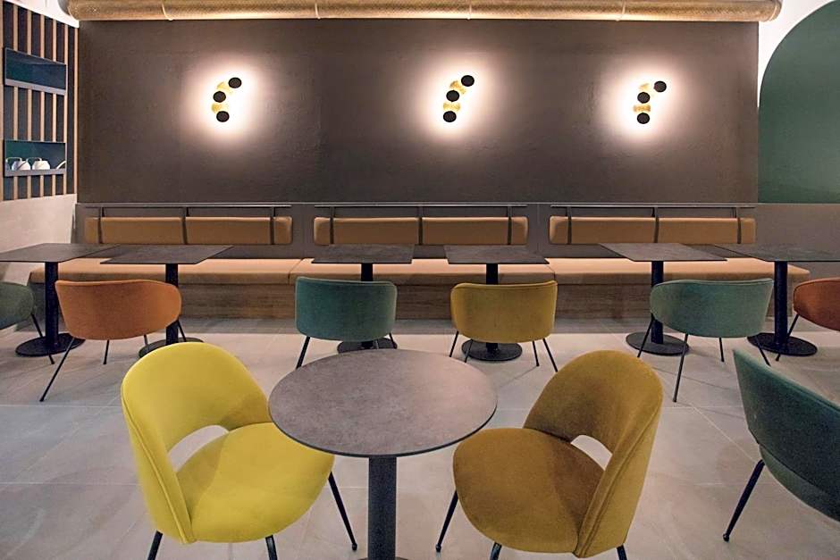 Moody smart & comfy Hotel