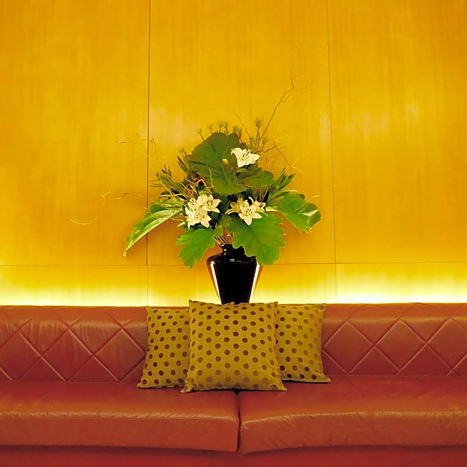 725 Continental Hotel