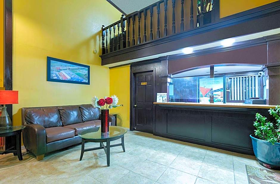 Howard Johnson by Wyndham San Marcos