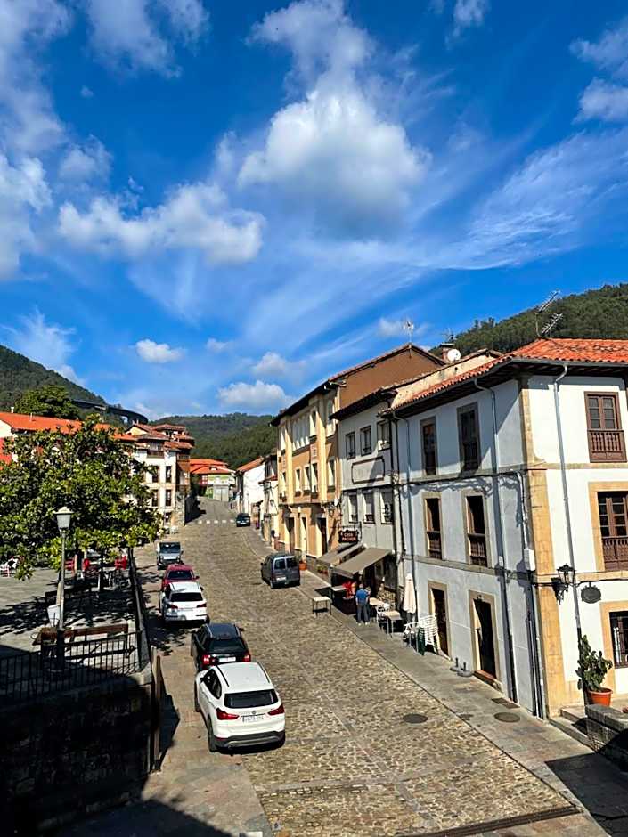 Hotel Castillo Valdes Salas