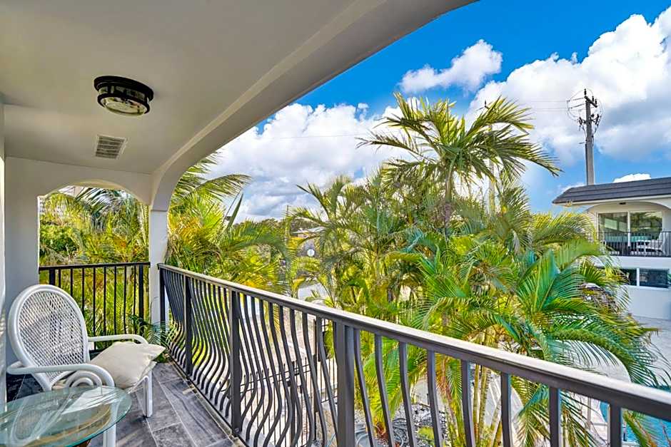 Bright Beachside Getaway