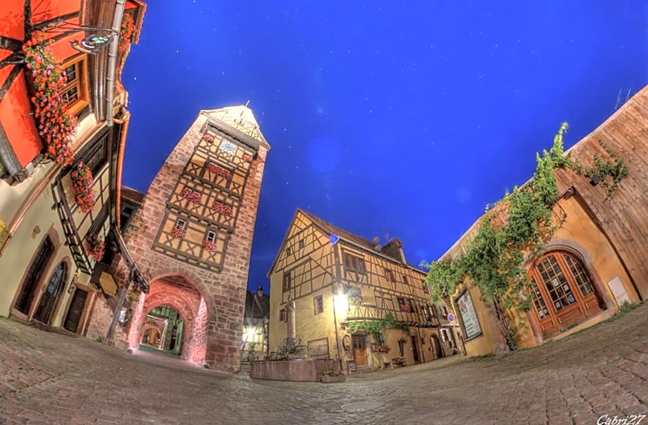 ADRIHOF à Riquewihr, Cour de l'Abbaye d'Autrey