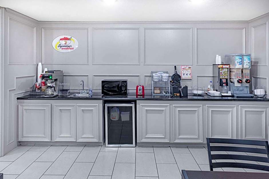 Super 8 by Wyndham League City/Kemah Area