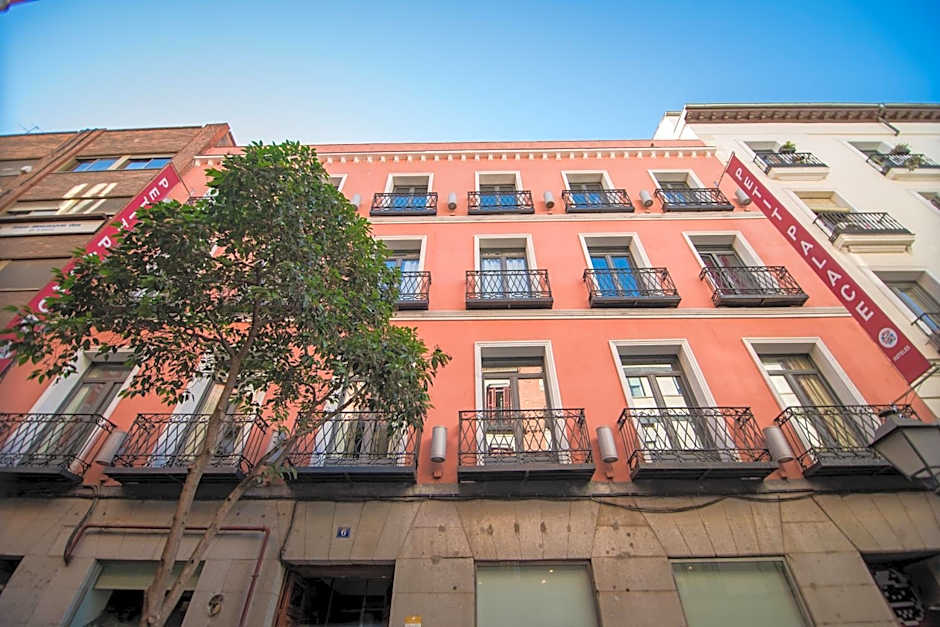 Petit Palace Tres Cruces