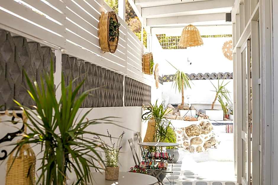 CASA MIKELE by Sarikas - SEA SIDE SUITES and STUDIOS -adults only