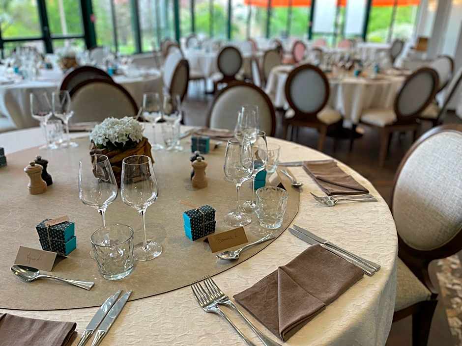 Logis - Hotel Restaurant La Sapinière - Proche Saint Omer