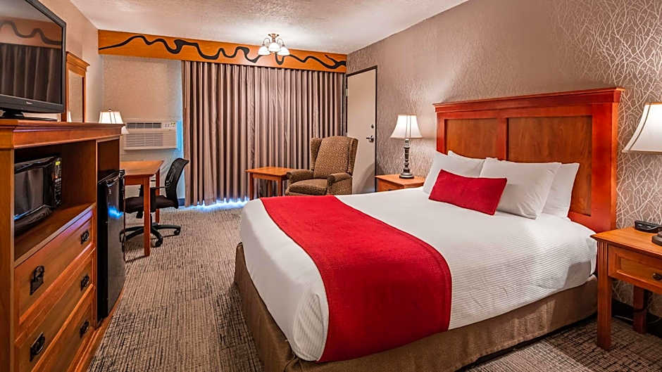 Best Western Plus Rivershore Hotel