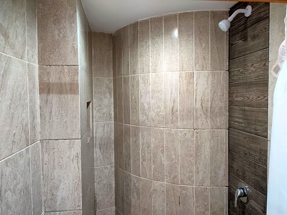 Hotel Ashly Loma Larga