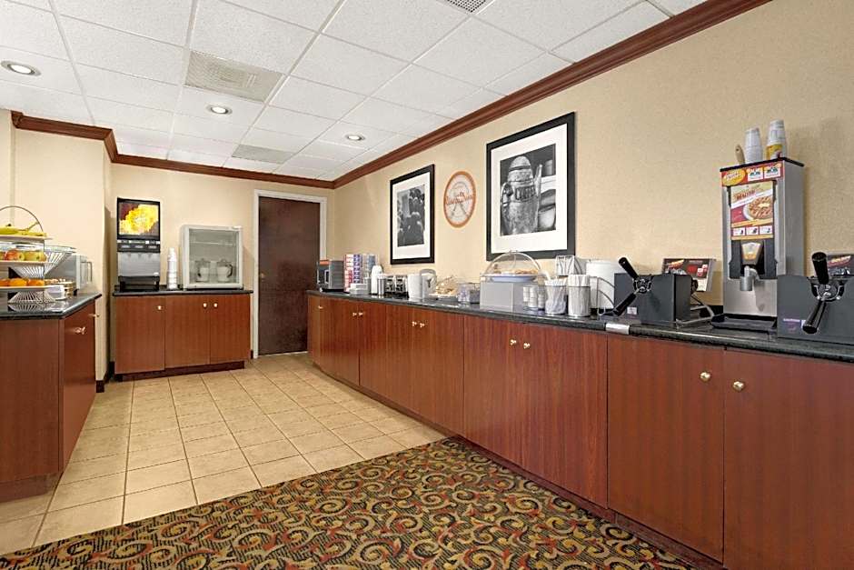 Howard Johnson by Wyndham Greensboro Near the Coliseum – Greensboro, NC