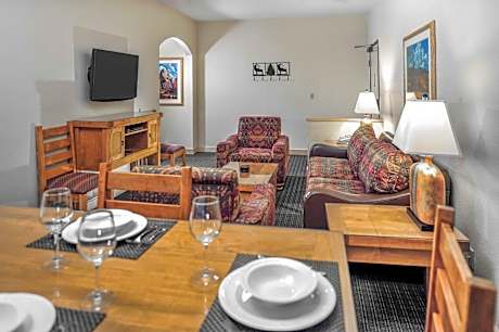 2 BEDROOM 2 KING SUITE WITH SOFABED