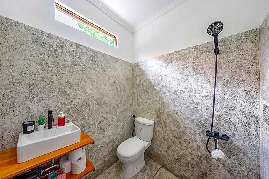 MONA NEST Canggu 2BR Tiny House with Rooftop and Cozy Workspace