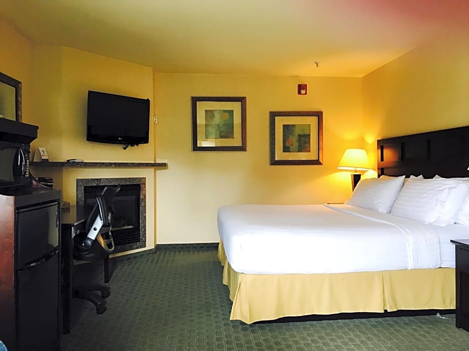 Holiday Inn Express Fort Bragg