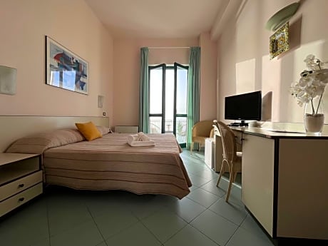 Double or Twin Room with Sea View