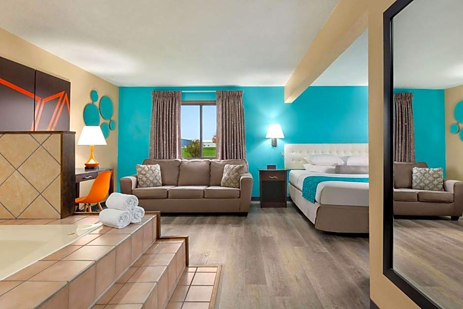 Howard Johnson by Wyndham Waterloo/Cedar Falls