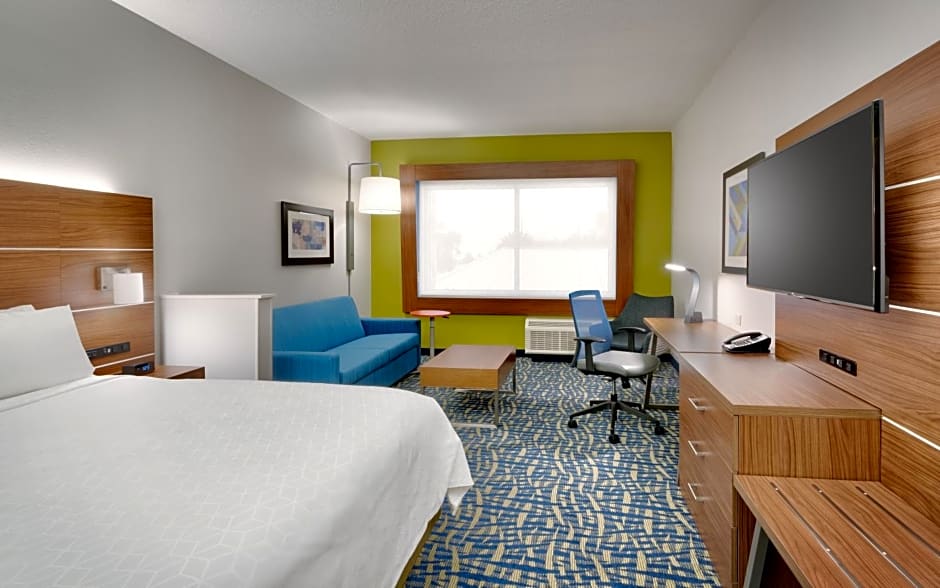 Holiday Inn Express & Suites Gainesville I-75