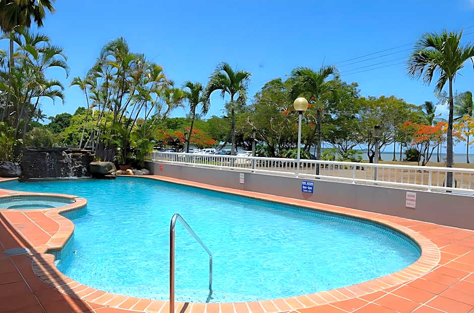 Acacia Court Hotel