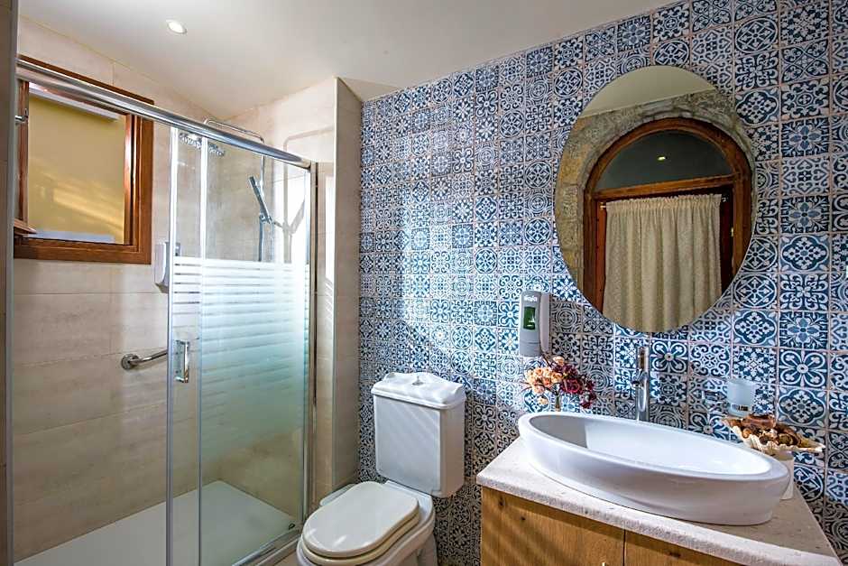 Camelot Royal Beds by Checkin