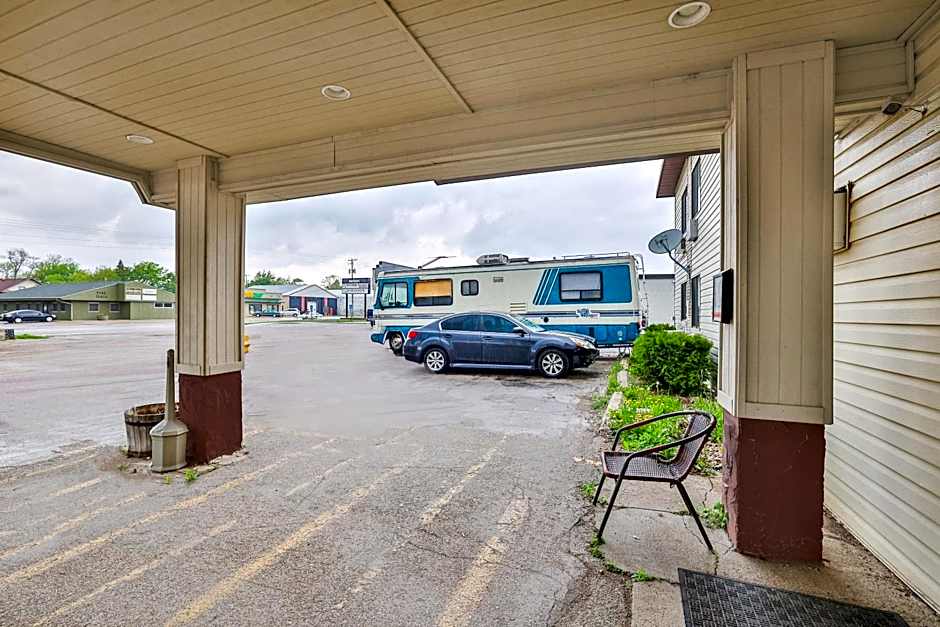 OYO Hotel Pipestone MN, Canterbury Park