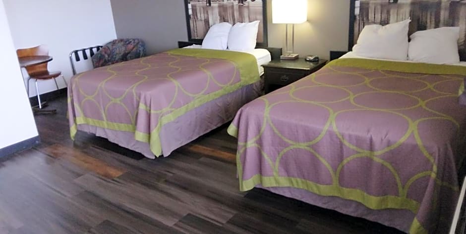 Super 8 by Wyndham Millbury/Toledo