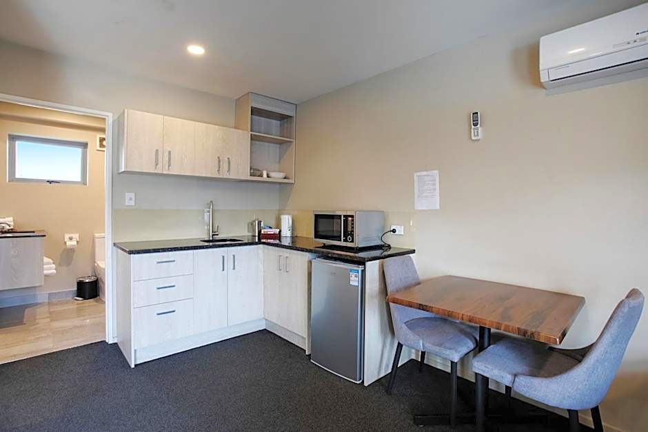 Ellerslie Palms Motel