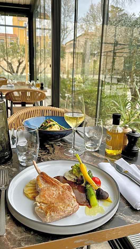 Aquabella Hotel & Spa