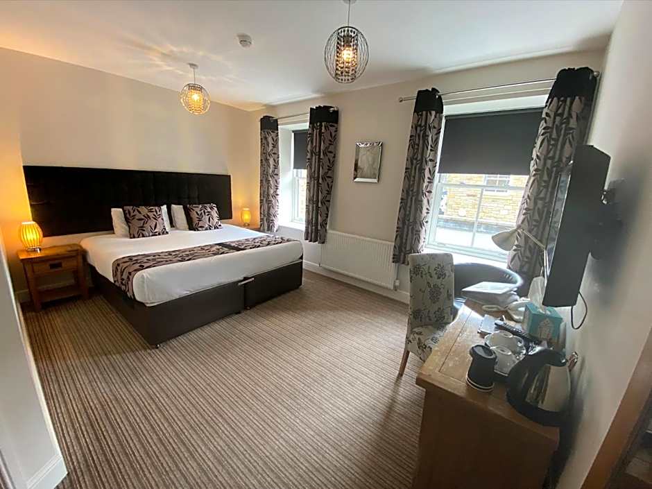 The Three Horseshoes Hotel