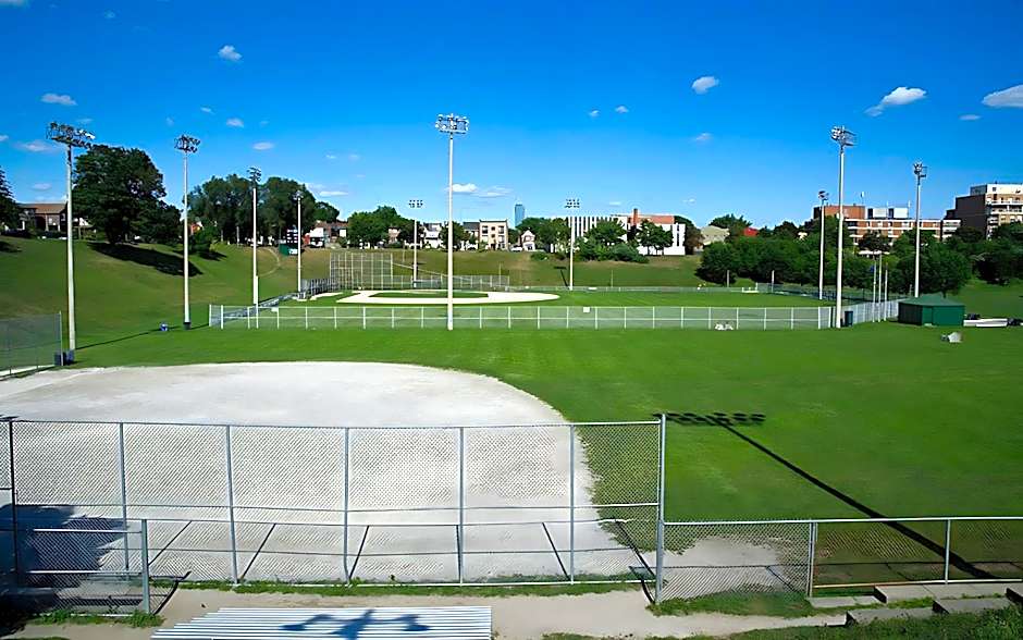 Multi-level Townhome Close to Christie Pits Park