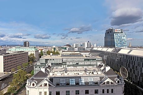 King Guest Room Panoramic View
