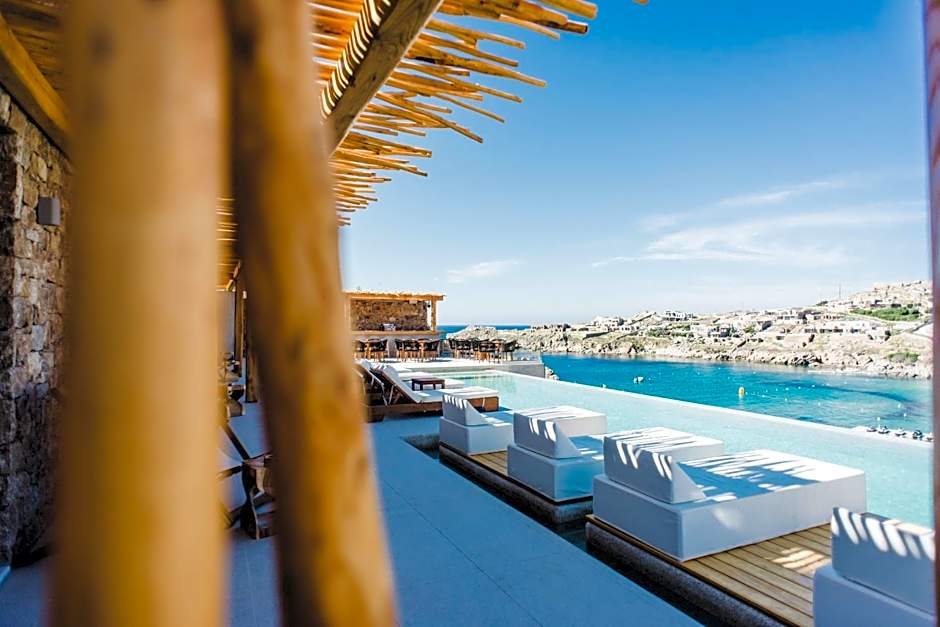 Super Paradise Hotel