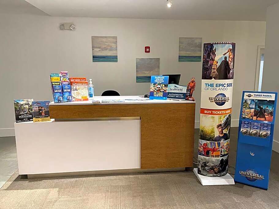 Newly Room in cozy hotel with Super location to the Parks