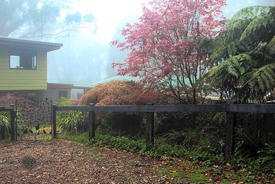 Tomah Retreat - Studio BREATHE with fireplace