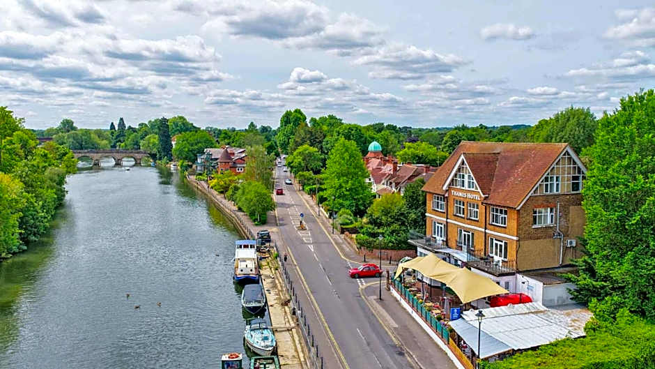 Uno Thames Hotel -Reopened Brand New Again -FREE PARKING