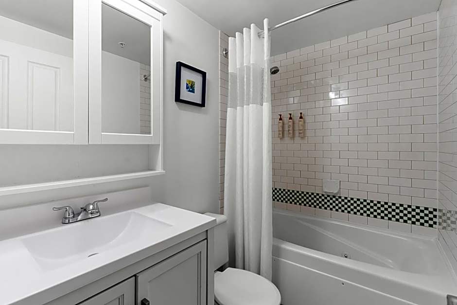 Alpenglow Lodge Studio with Pool Views by MVA