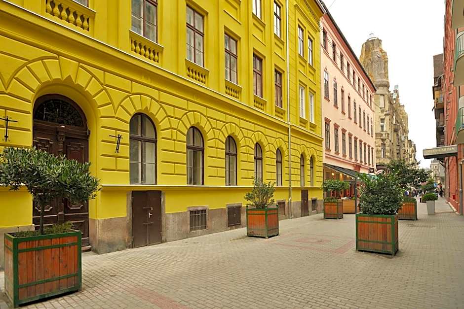 Opera Garden Hotel & Apartments