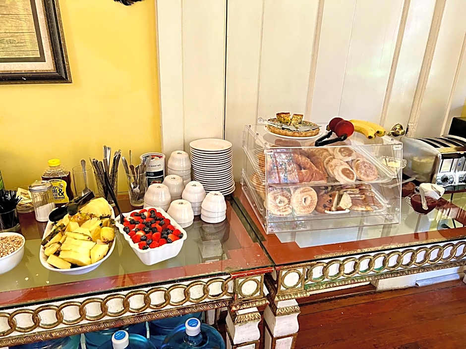 Creole Gardens Guesthouse and Inn