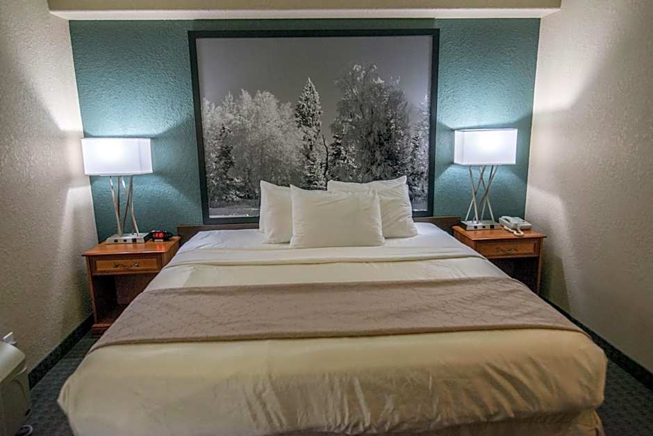 Super 8 by Wyndham Dauphin