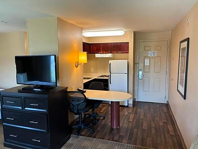 Hawthorn Extended Stay by Wyndham Irving Las Colinas