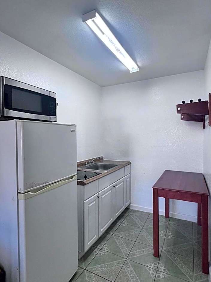 OYO Hotel Pearsall I-35 East