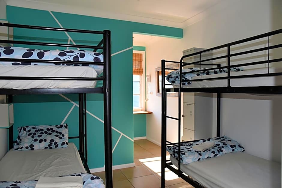 Ozzie Pozzie Backpackers