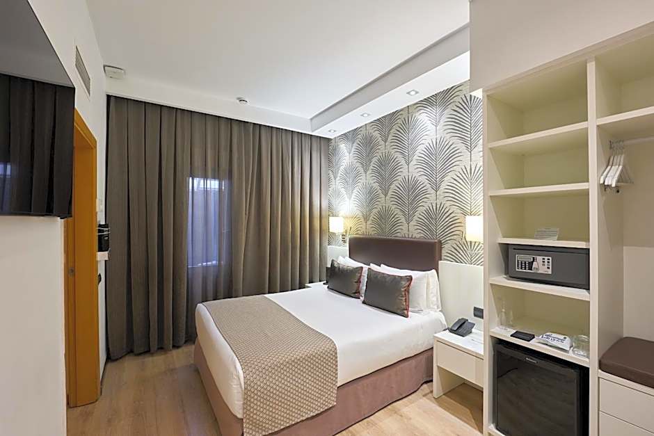 Catalonia Castellnou Hotel
