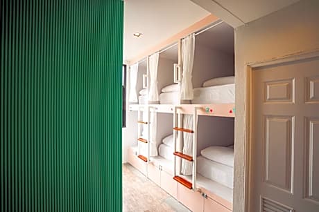 Bed in 8-Bed Mixed Dormitory Room