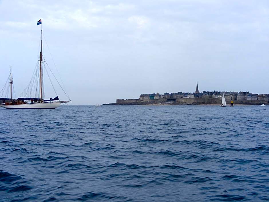 Hôtel La Porte Saint Pierre